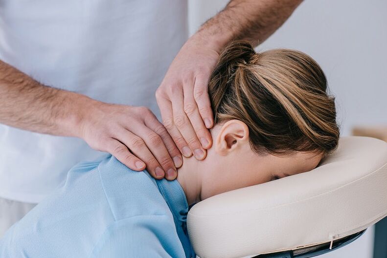 Для усунення неврологічного синдрому використовується мануальний масаж